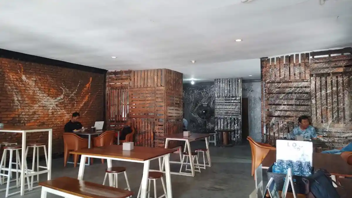Warung Kopi di Jalan Ir Juanda: Saingan Rival Saat Citimall Datang